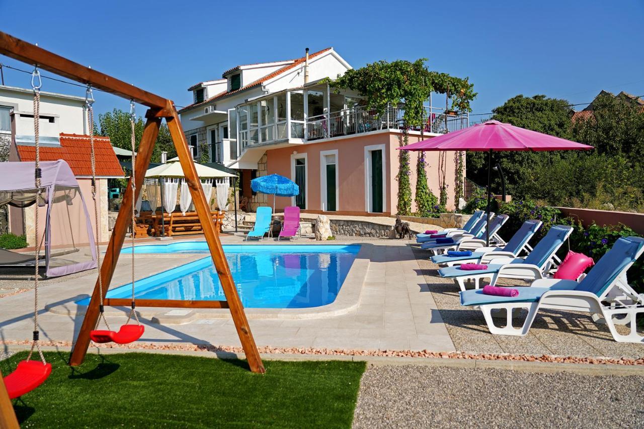 Holiday Home Perunika Zezevica Buitenkant foto