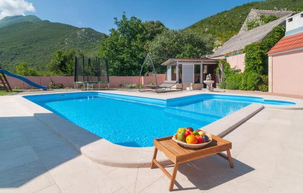 Holiday Home Perunika Zezevica Buitenkant foto
