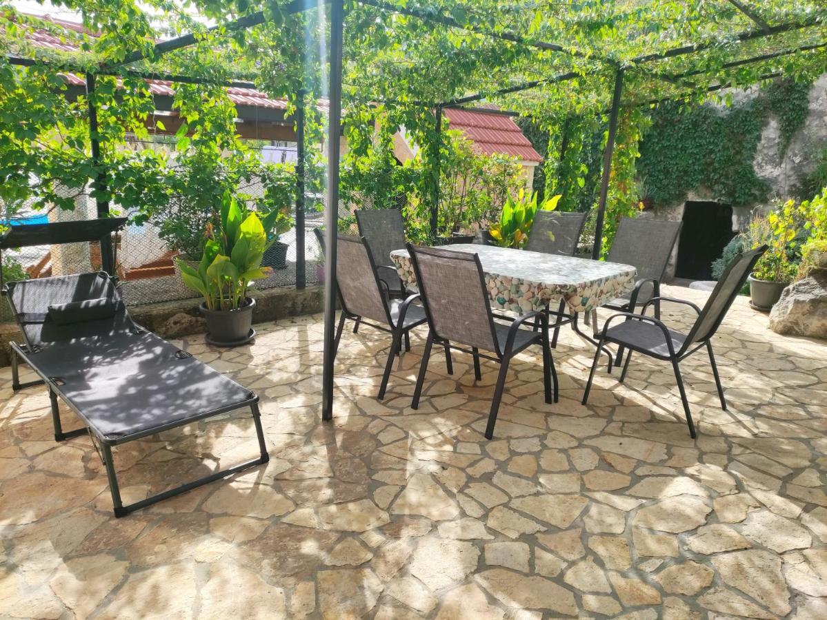 Holiday Home Perunika Zezevica Buitenkant foto