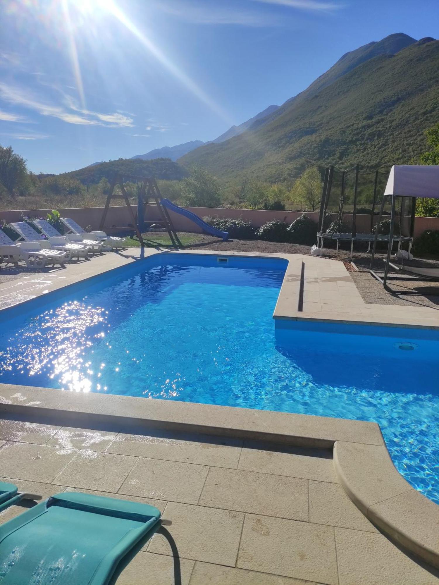 Holiday Home Perunika Zezevica Buitenkant foto
