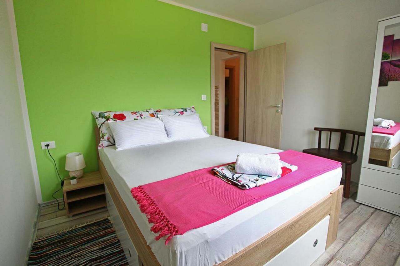 Holiday Home Perunika Zezevica Buitenkant foto