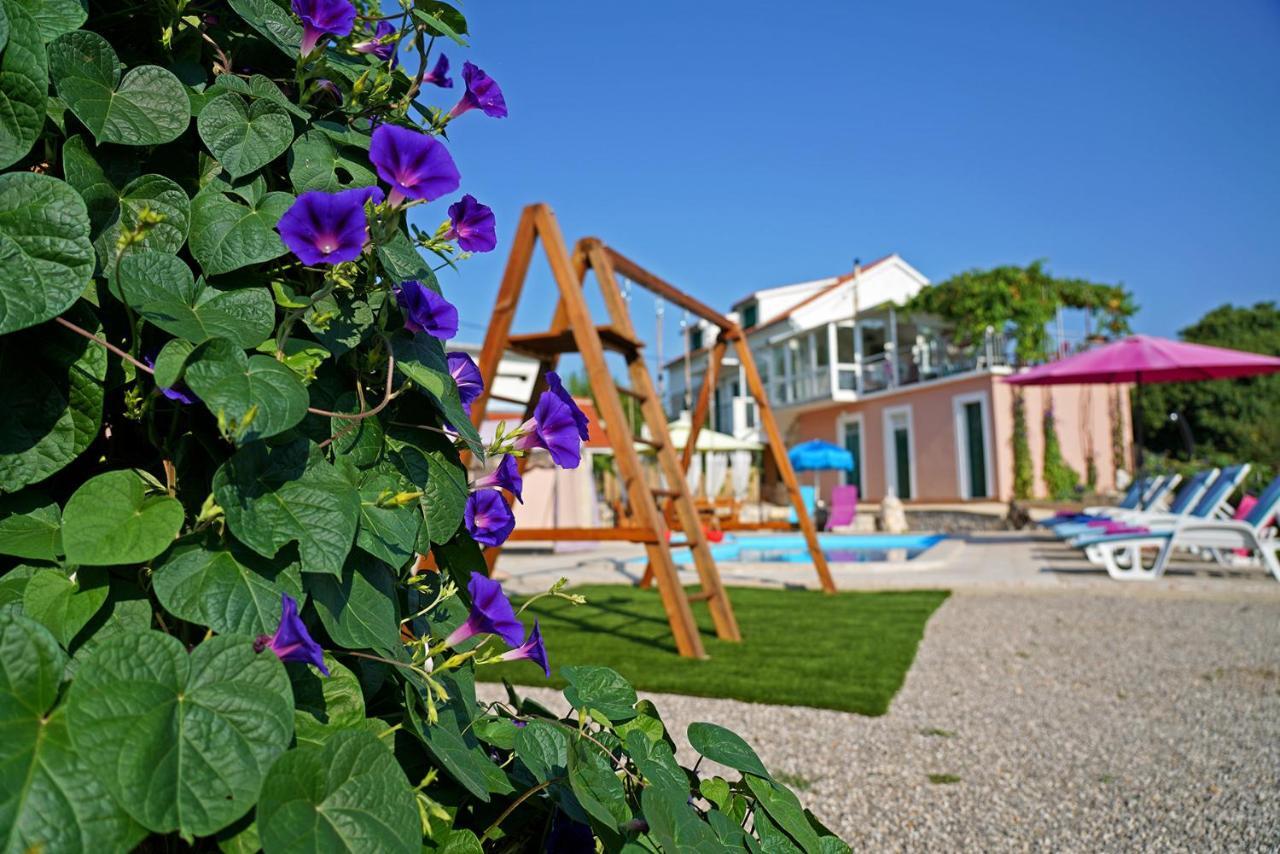 Holiday Home Perunika Zezevica Buitenkant foto